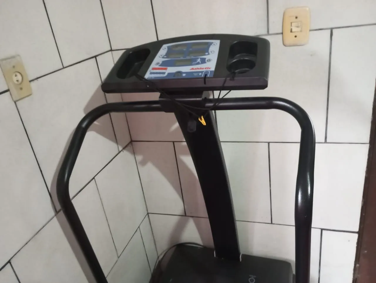 ? Esteira Elétrica Advanced 2 - Ideal para Caminhadas e Corridas Leves!<br>