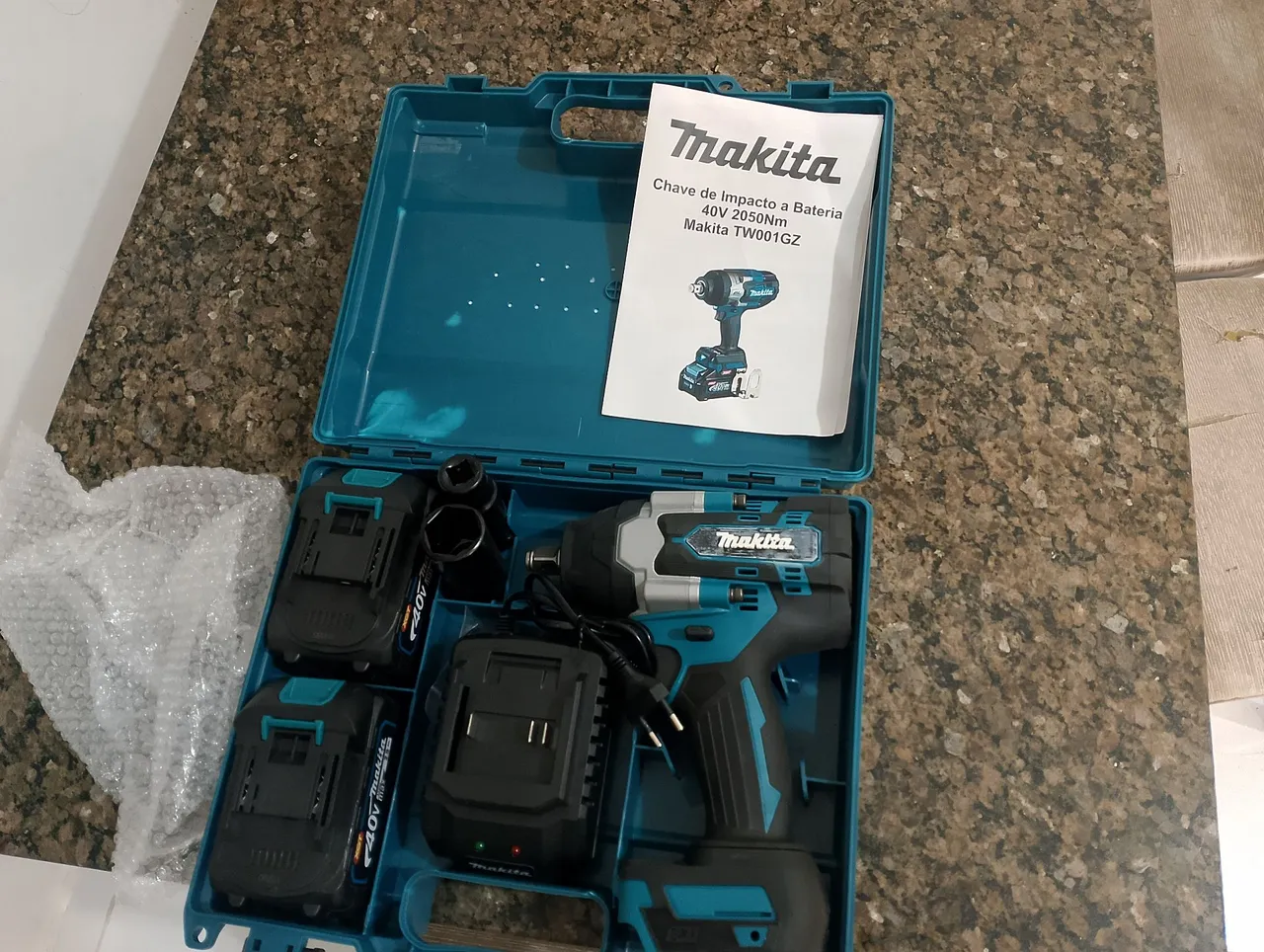 Chave de Impacto a Bateria Makita TW001GZ 40V 205Nm