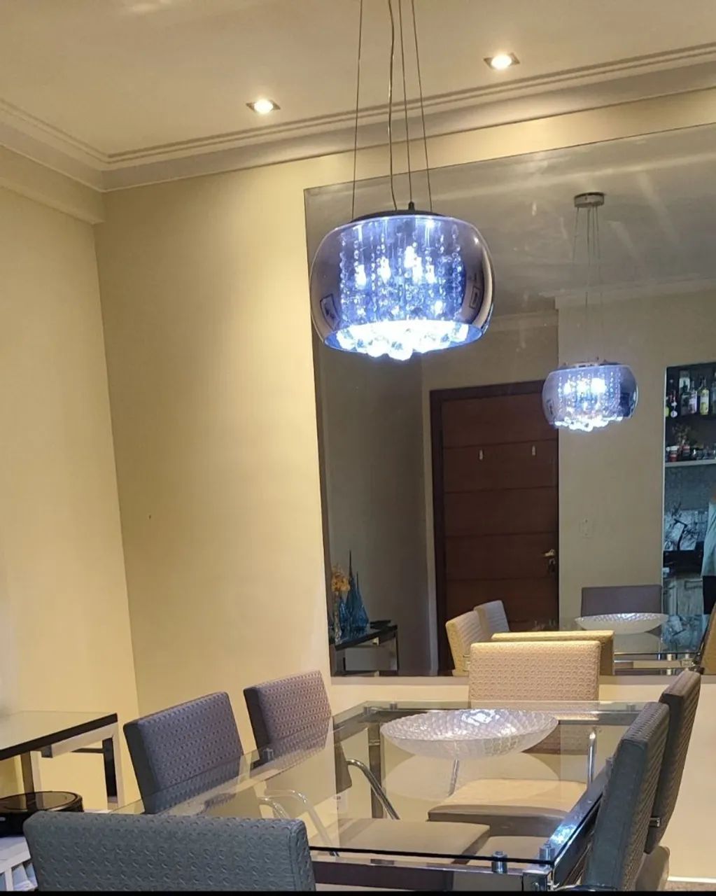 Lustre moderno de cristal com cúpula de vidro