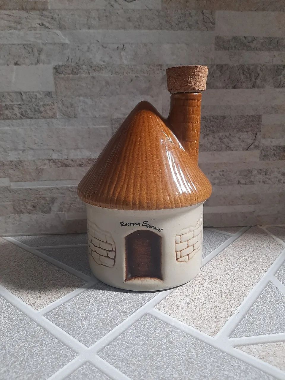 Garrafa Antiga porcelana cabana c/ chaminé década 1980 (ml706)