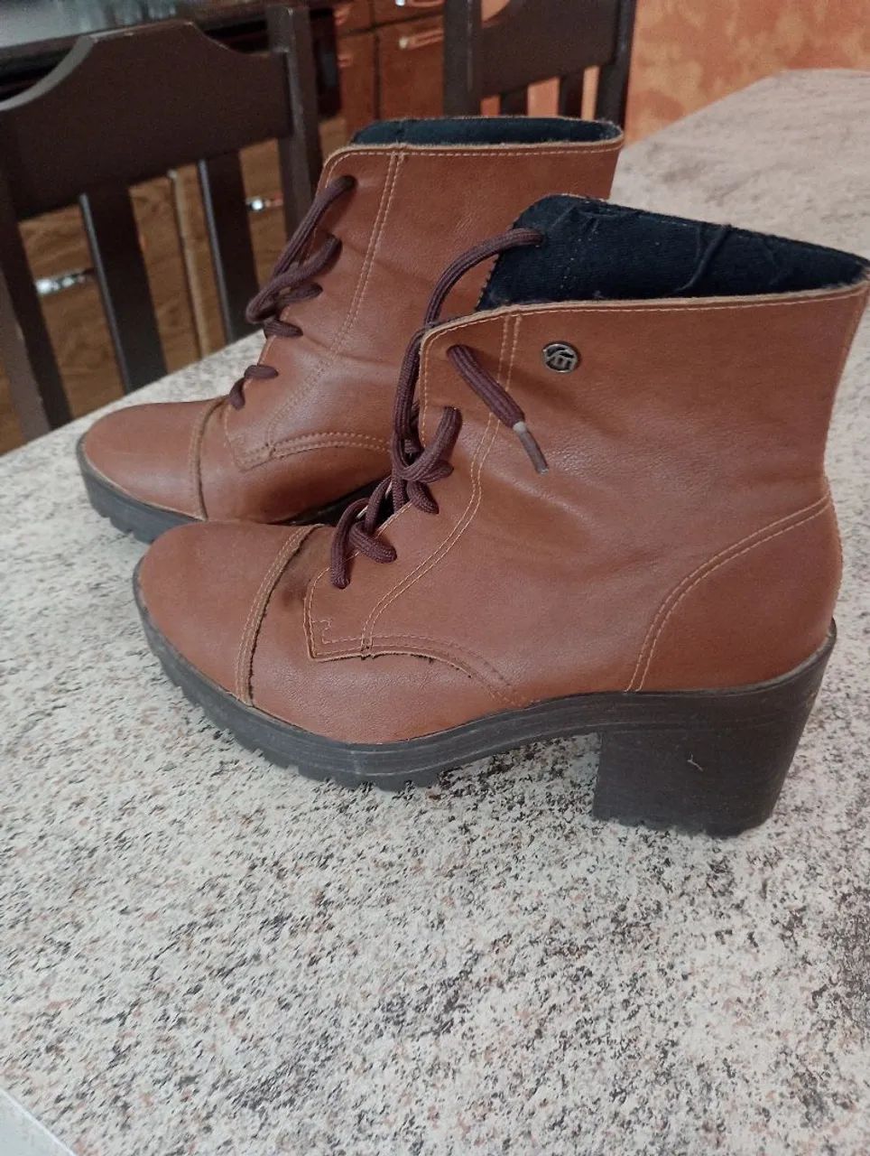 Bota Feminina Marrom - Estilo e Conforto - Foto 4