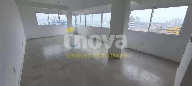 APARTAMENTO COM SUÍTE NO CENTRO DE TRAMANDAÍ