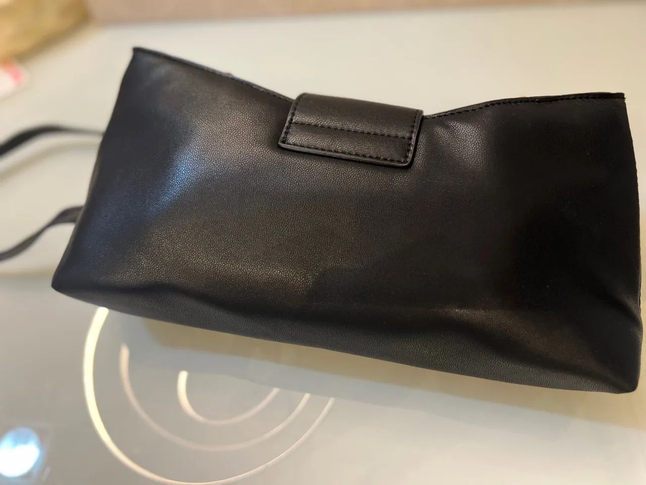 Bolsa de Ombro Preta com Detalhe Dourado - Foto 4
