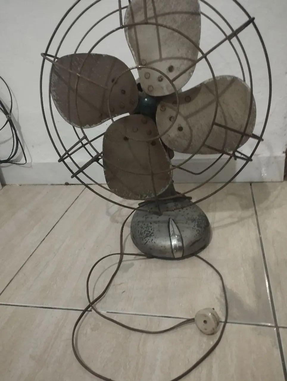 Ventilador Eletromar anos 50, todo em metal. - Foto 6