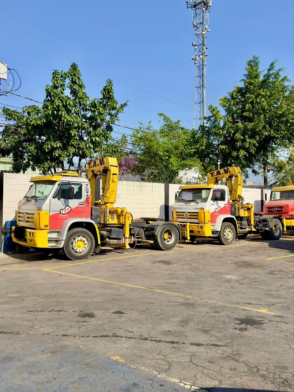 Volkswagen Titan 18310 com Munck 