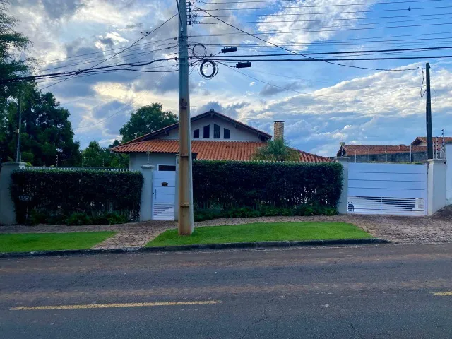 Casa alto padrão, 300m2 em um terreno de 760m2.