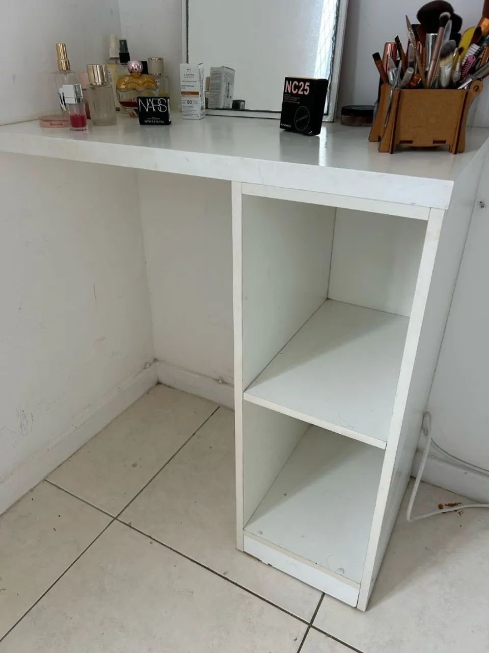   Mesa em MDF com Espelho e Prateleira  - Foto 2