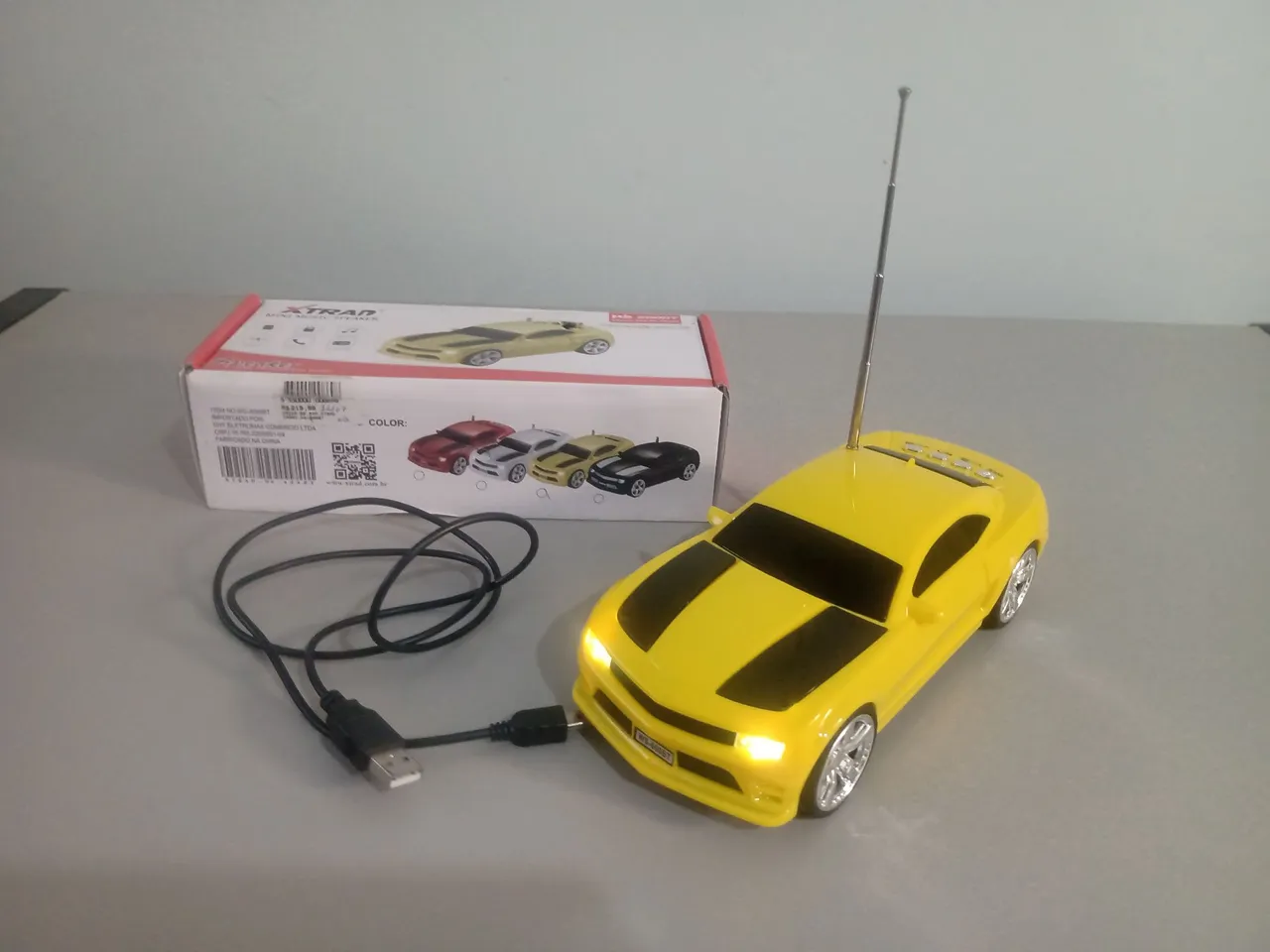 Caixa de som Bluetooth com rádio FM