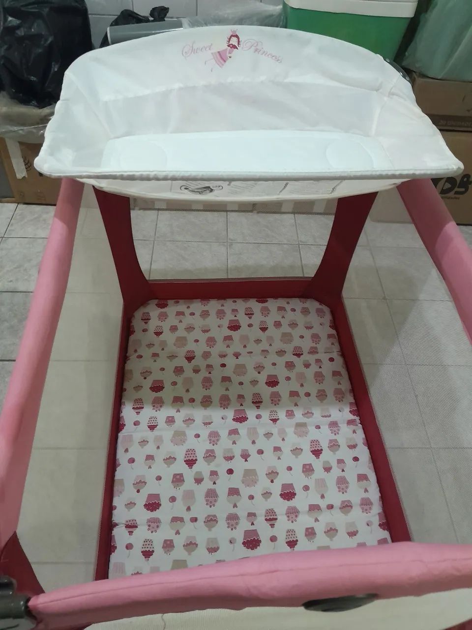Berço Infantil Rosa com Mosquiteiro