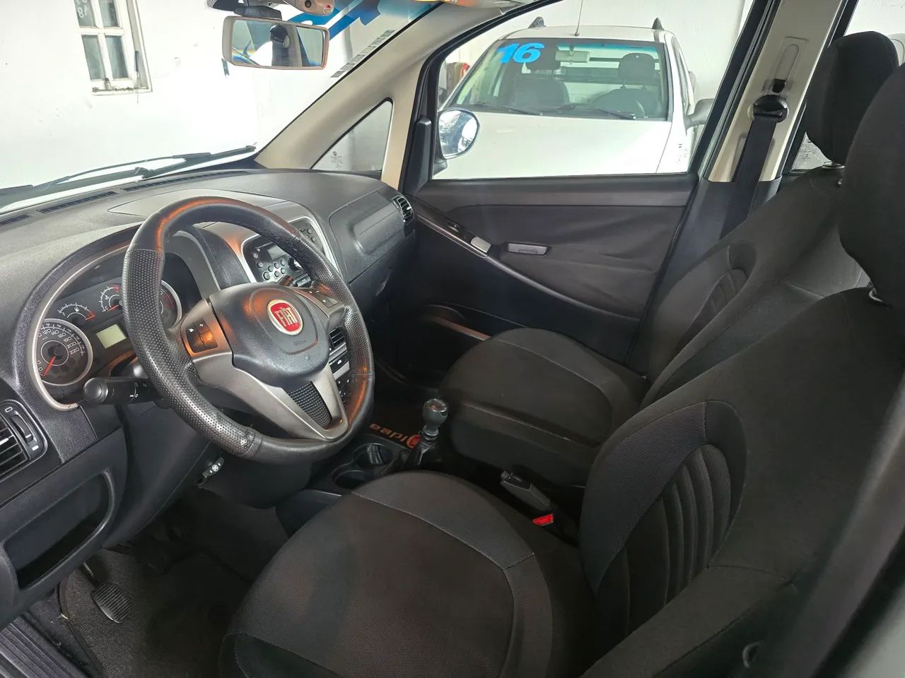 Fiat Idea Attractive 1.4 Fire Flex 8V 5P 2015 - Foto 3