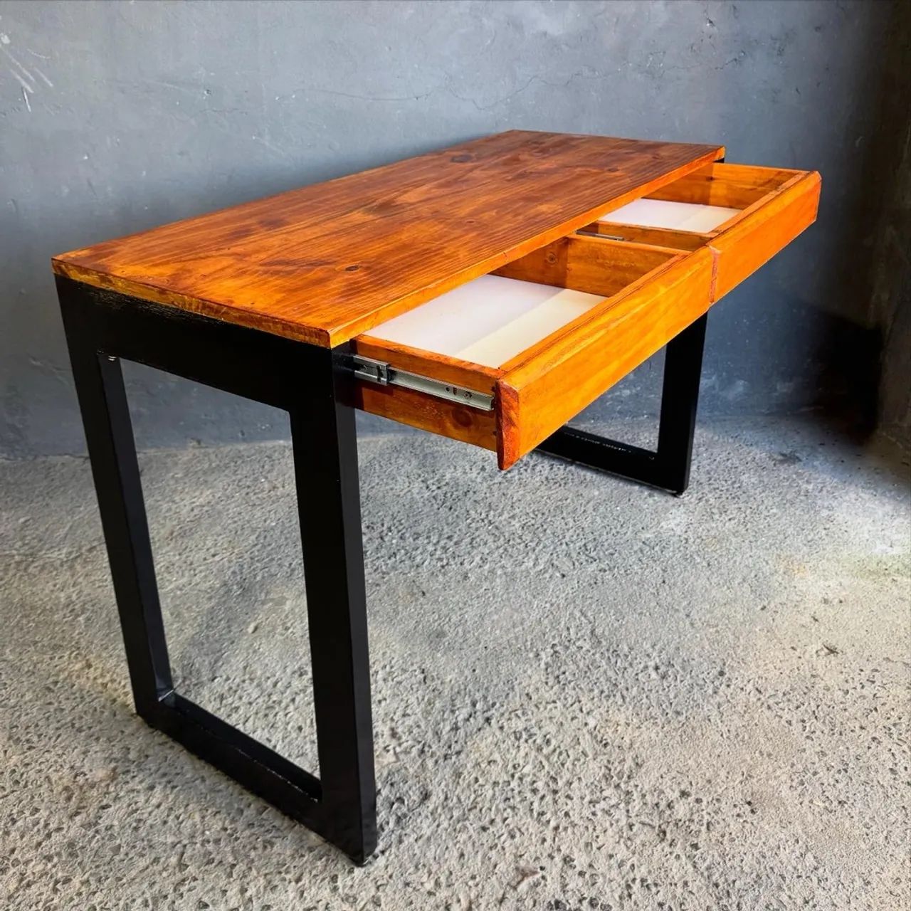 Mesa com gaveta - pronta entrega - Foto 2