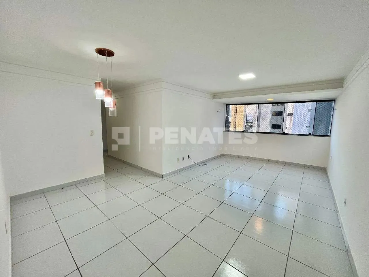 Apartamento em Candelária com 3 quartos sendo 2 suítes + escritório.