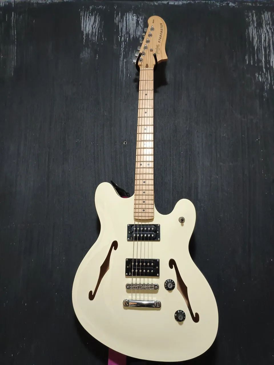 Guitarra Semi-Acústica Squier StarCaster