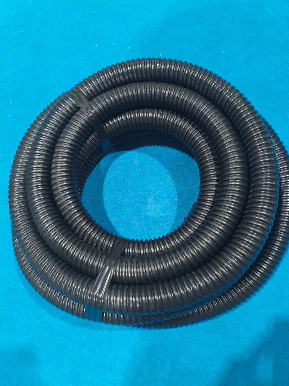 Eletroduto flexível metálico com capa (Sealtubo) diâmetro de 1.1/4" rolo com 10 metros