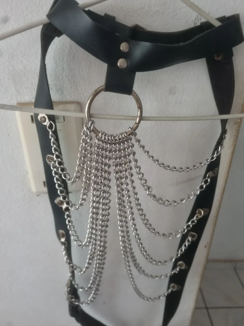 Harness de corrente e couro preto