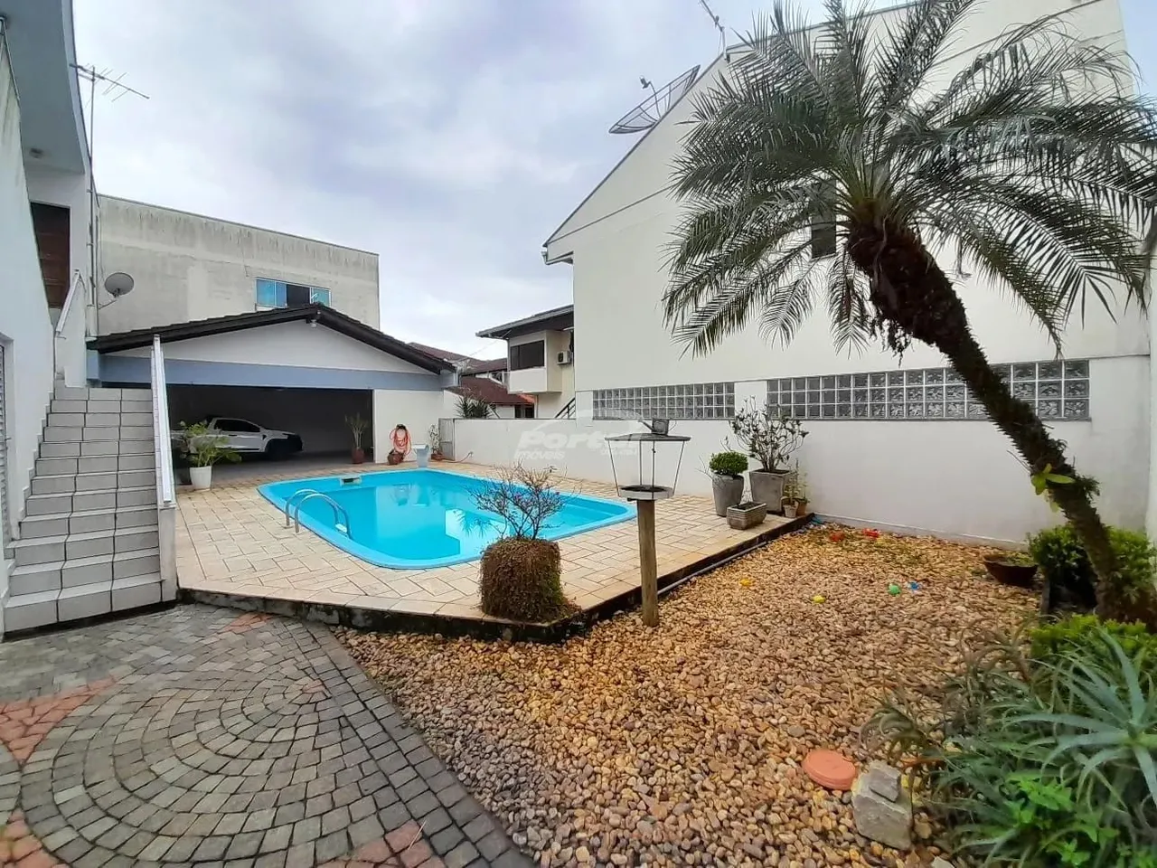 Casa alto padrão disponível para locação no bairro Sete de Setembro Gaspar/SC