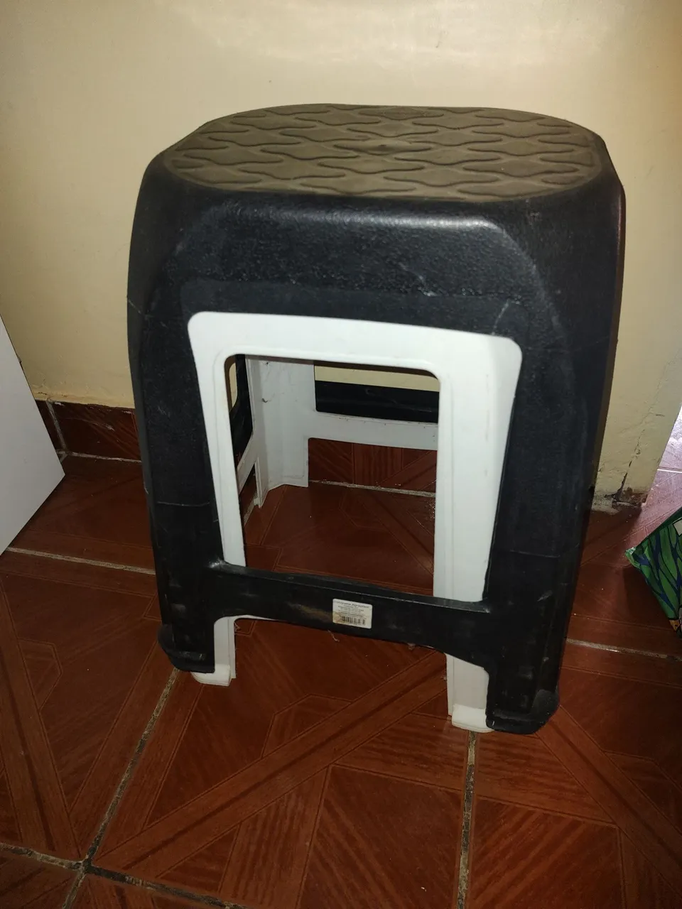 Banco de Plástico Resistente e Durável