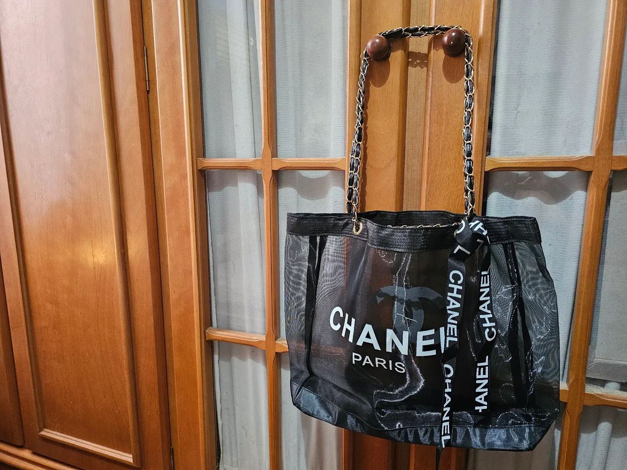 Bolsa preta tela alça correntes