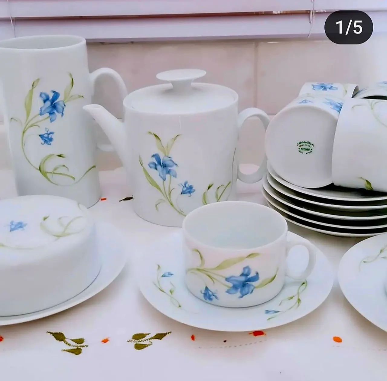 Jogo de Chá e Café em Porcelana com Flores - Novo