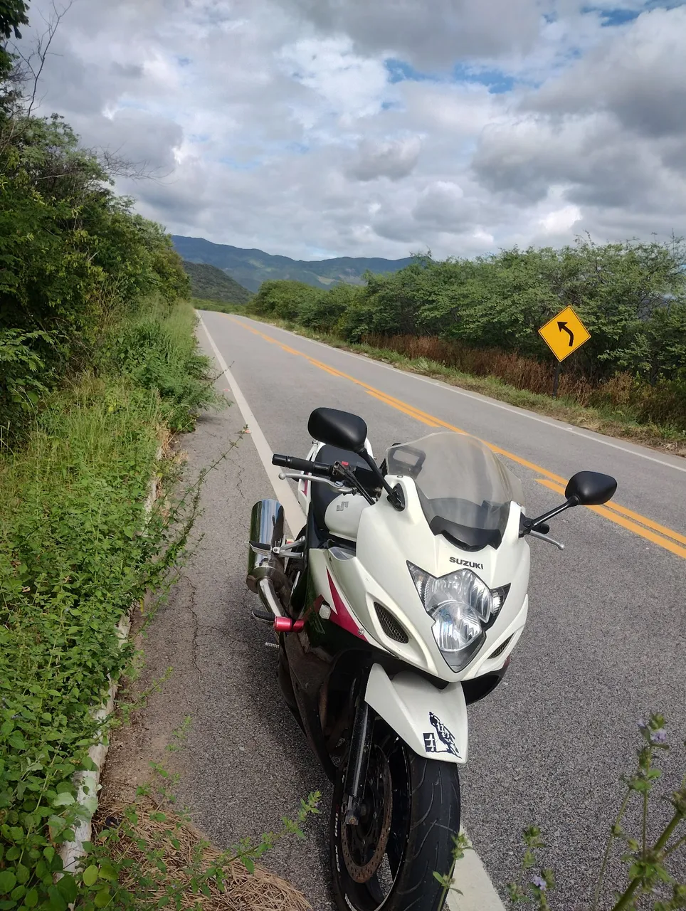 Moto Suzuki GSX 650f no ponto de tranferir só pegar e roda moto revisada óleo trocado