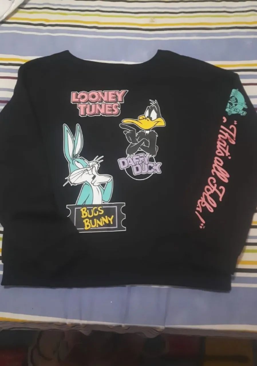 Camiseta Looney Tunes - Bugs Bunny e Daffy Duck