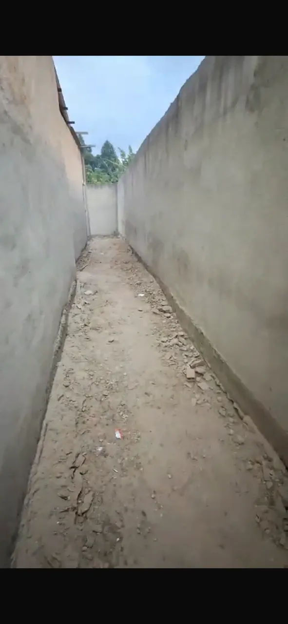 Terreno com galpão e casa