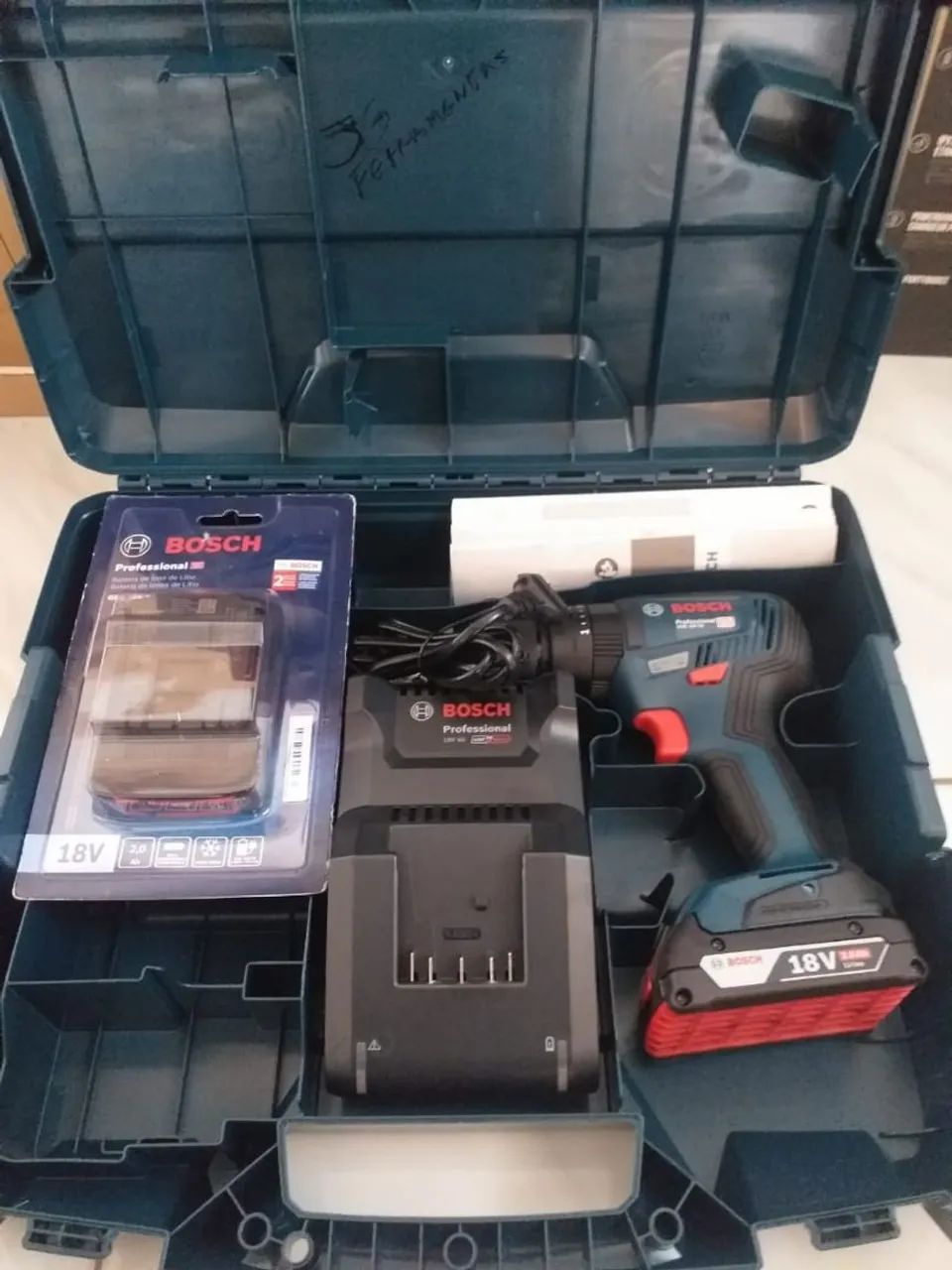 Furadeira/Parafusadeira de Impacto Bosch GSB 18V-50 - Foto 2
