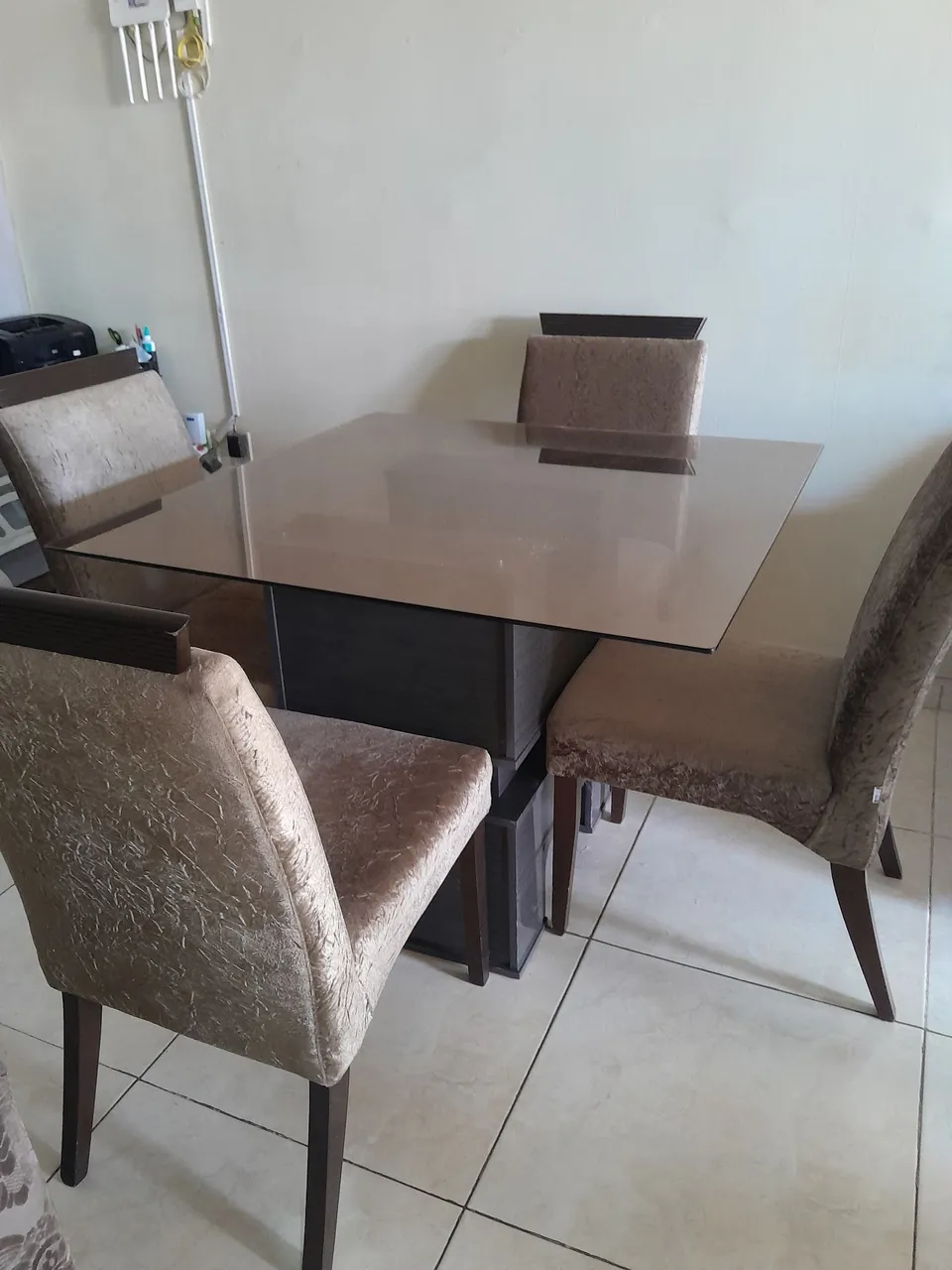Mesa de Jantar em Vidro com 4 Cadeiras