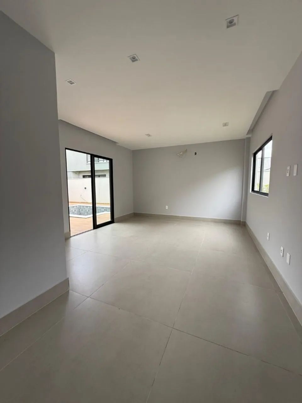 Jardins Amsterdã - Casa Térrea 4/4 sendo 4 suítes de 260 m², 4 vagas por 1.300.000,00 - Foto 13