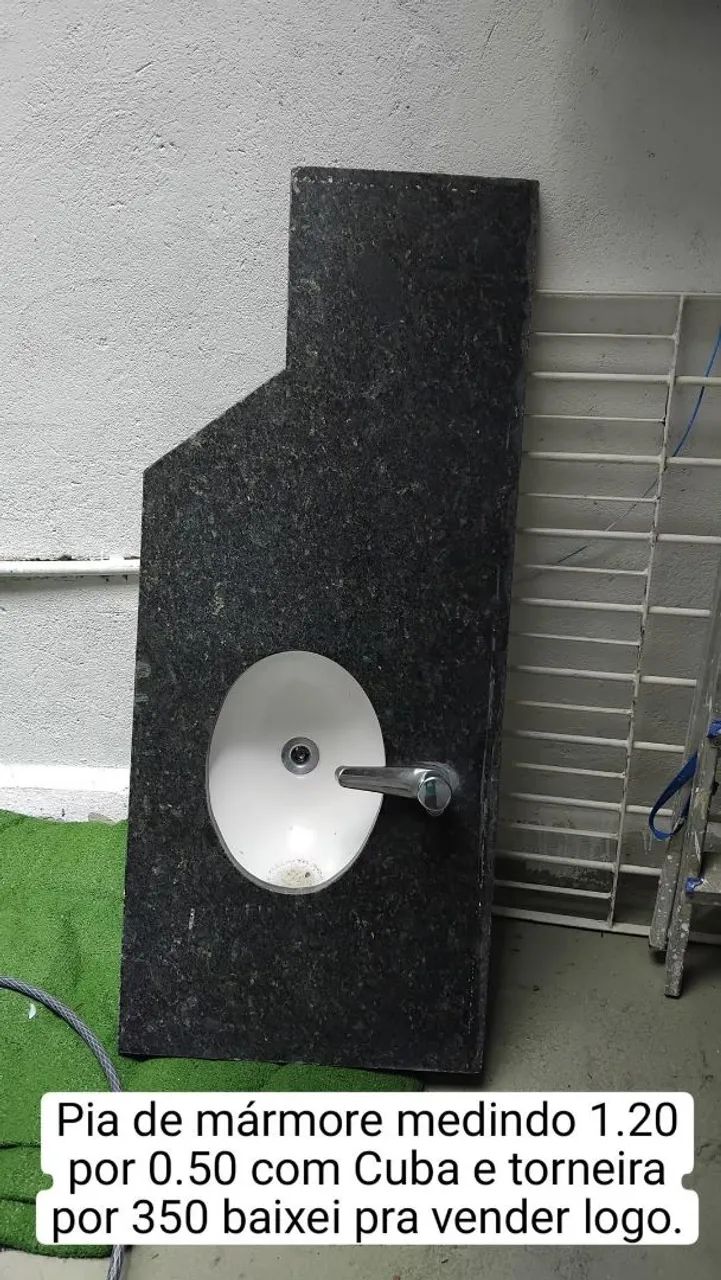Vendo pia de mármore medindo 1.20 por 0.50 com Cuba e torneira 