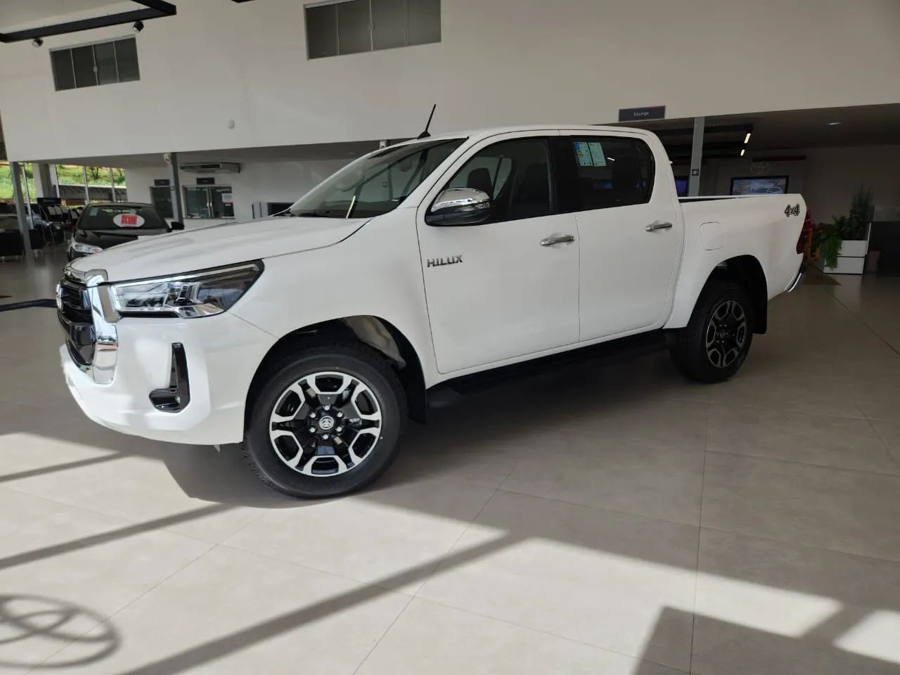 Hilux Srv 2.8 Dies. At. 4x4 0-km 2025 Completa  - Foto 2