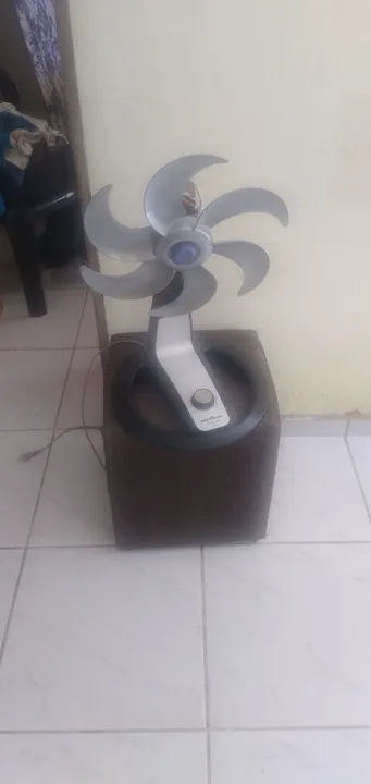 Ventilado brintania turbo de mesa funcionando