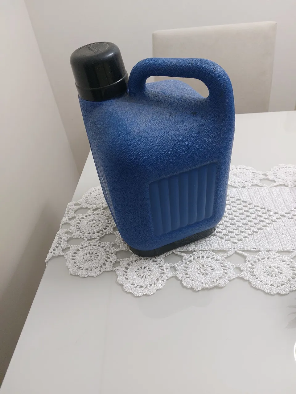 Garrafa Térmica Azul com Tampa Preta