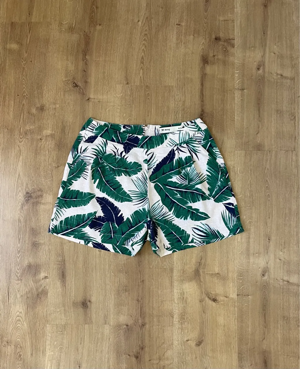 Short alfaiataria linho Estampa folhagem tam 38 Hering