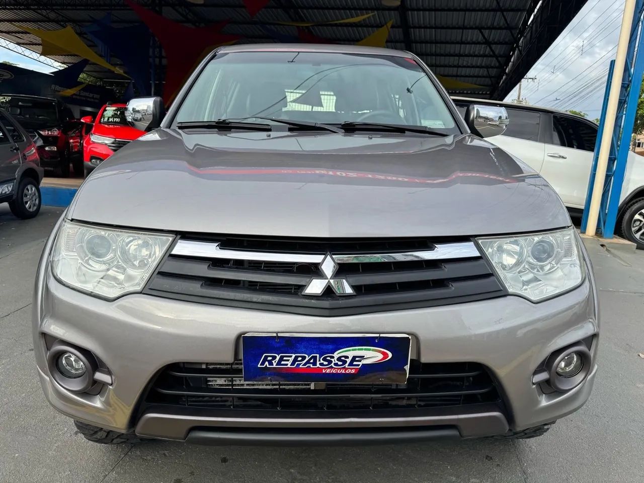 Triton 2014 HPE 4X4 Manual REPASSE VEÍCULOS  - Foto 2