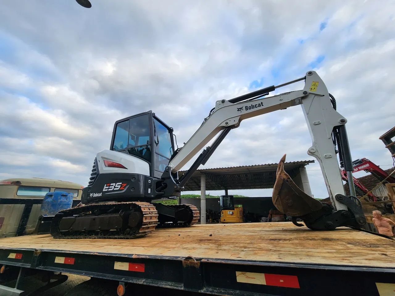 Mini escavadeira Bobcat E35z - Nova - Foto 2