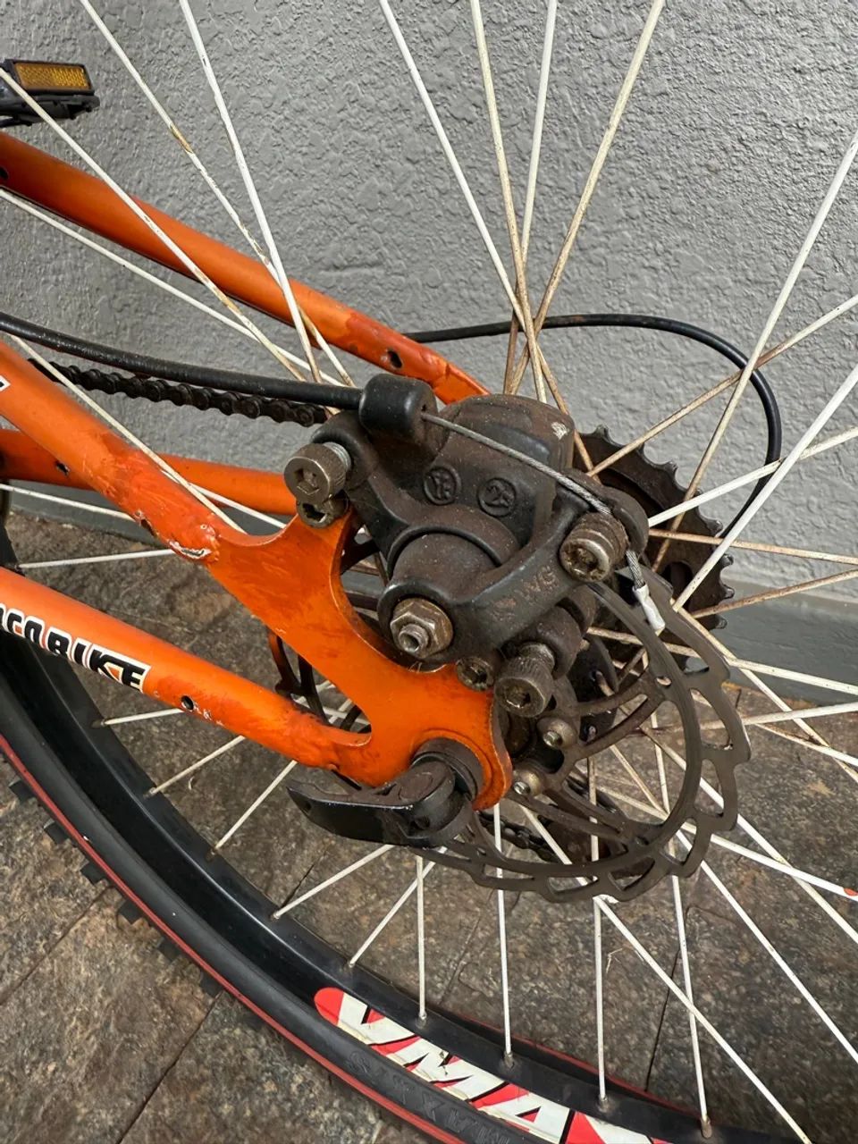 Bicicleta de montanha com freio a disco