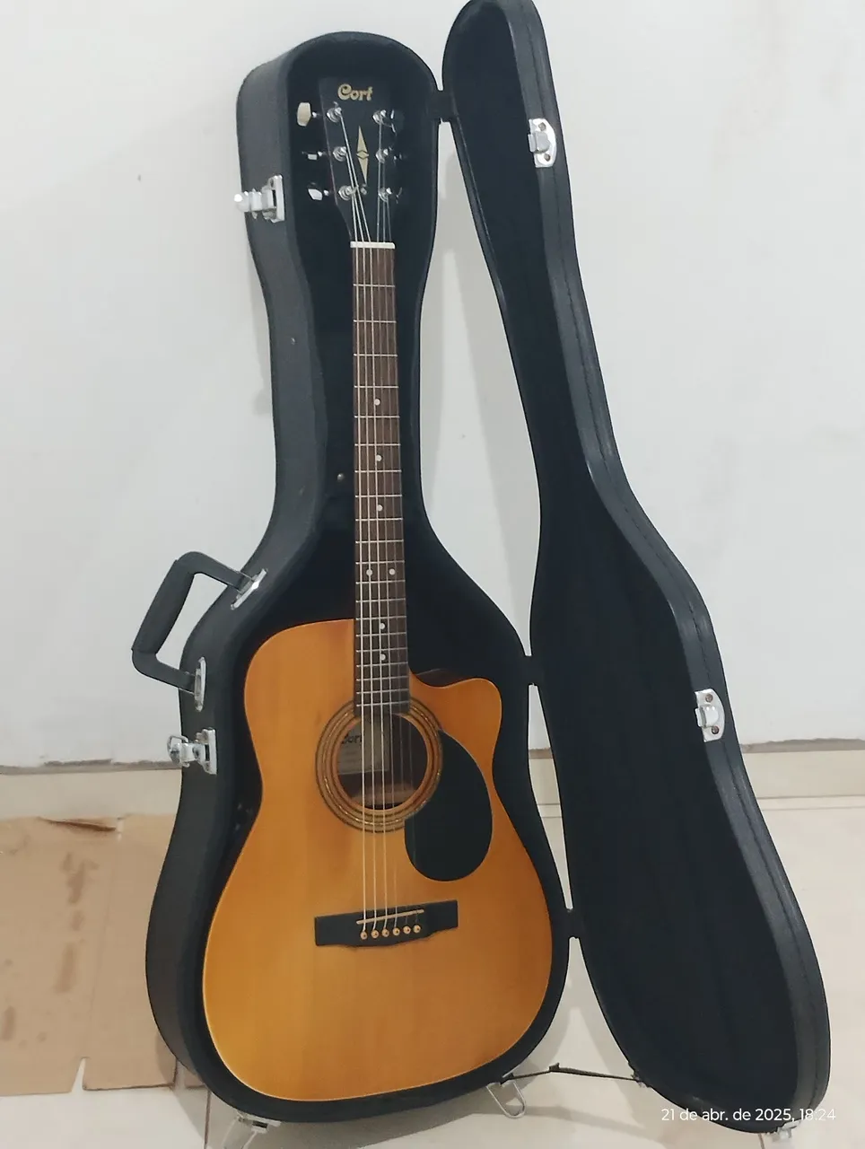 Violão Cort com Case