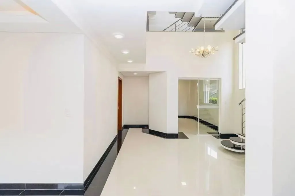 Casa em condomínio fechado com 5 quartos à venda, 302 m² por R$ 2.899.000 - São Braz - Cur