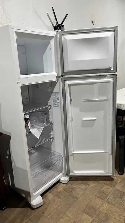 GELADEIRA ELECTROLUX SEM MARCAS DE USO  - Foto 2