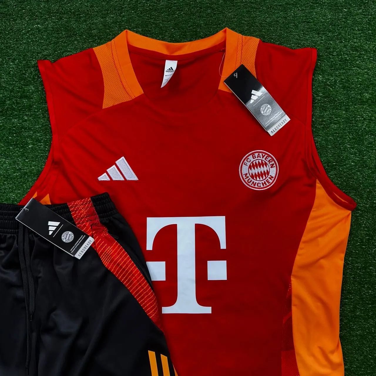 Kit Treino Bayern Munich Regata e Short com zíper  - Foto 2