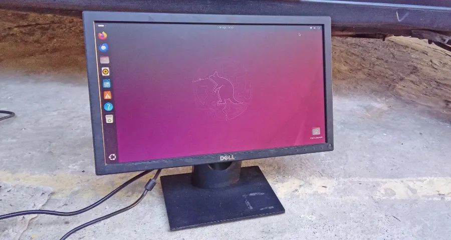 Monitore Dell de 19 polegadas funcionando com conexão display port