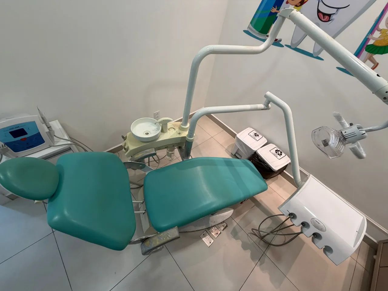 Cadeira odontológica.