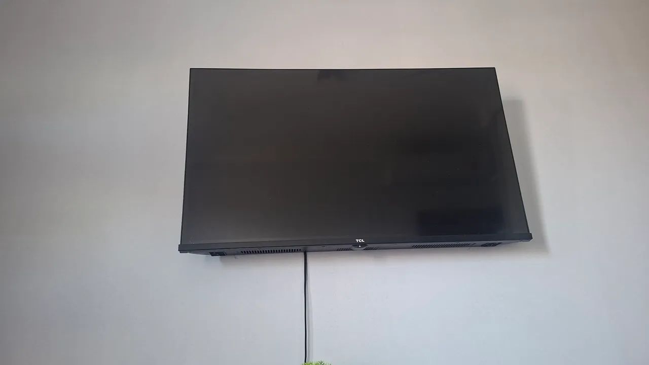 Vendesse TV smart para quarto 32 polegadas em perfeitas condições com controle original