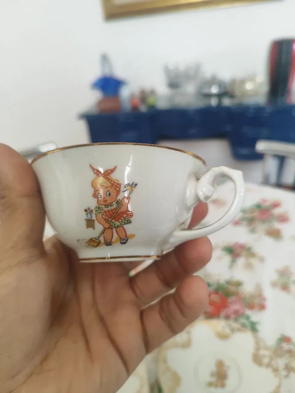 Jogo Louça com 3 Xícaras e 2 pratos um sobremesa e um de chá Porcelana real - Foto 6