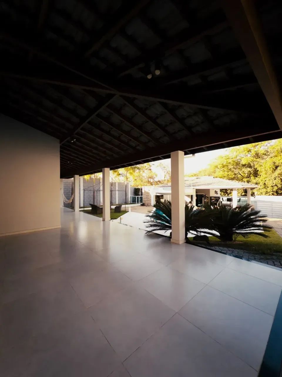 Casa para venda possui 320 metros quadrados com 5 quartos - Foto 2