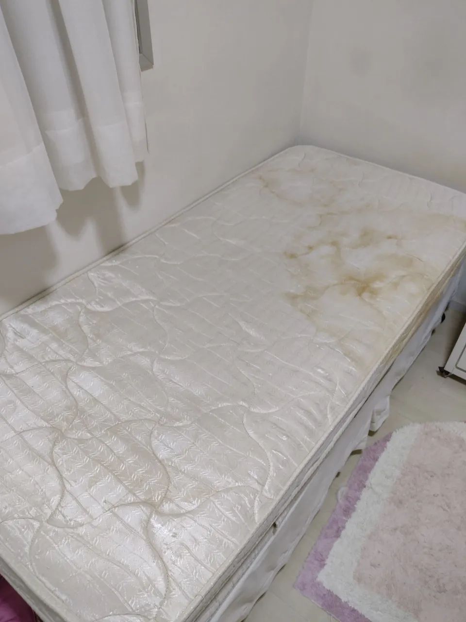 Cama solteiro box com colchão de mola e saia 