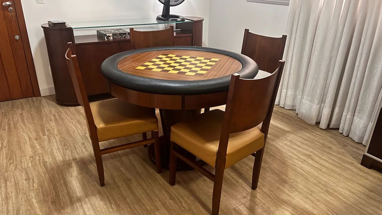 Mesa de jogos em madeira maciça + 4 cadeiras