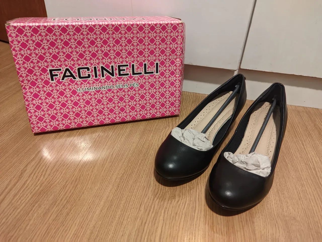 Sapato Facinelli Preto com Salto - Leia a Descrição