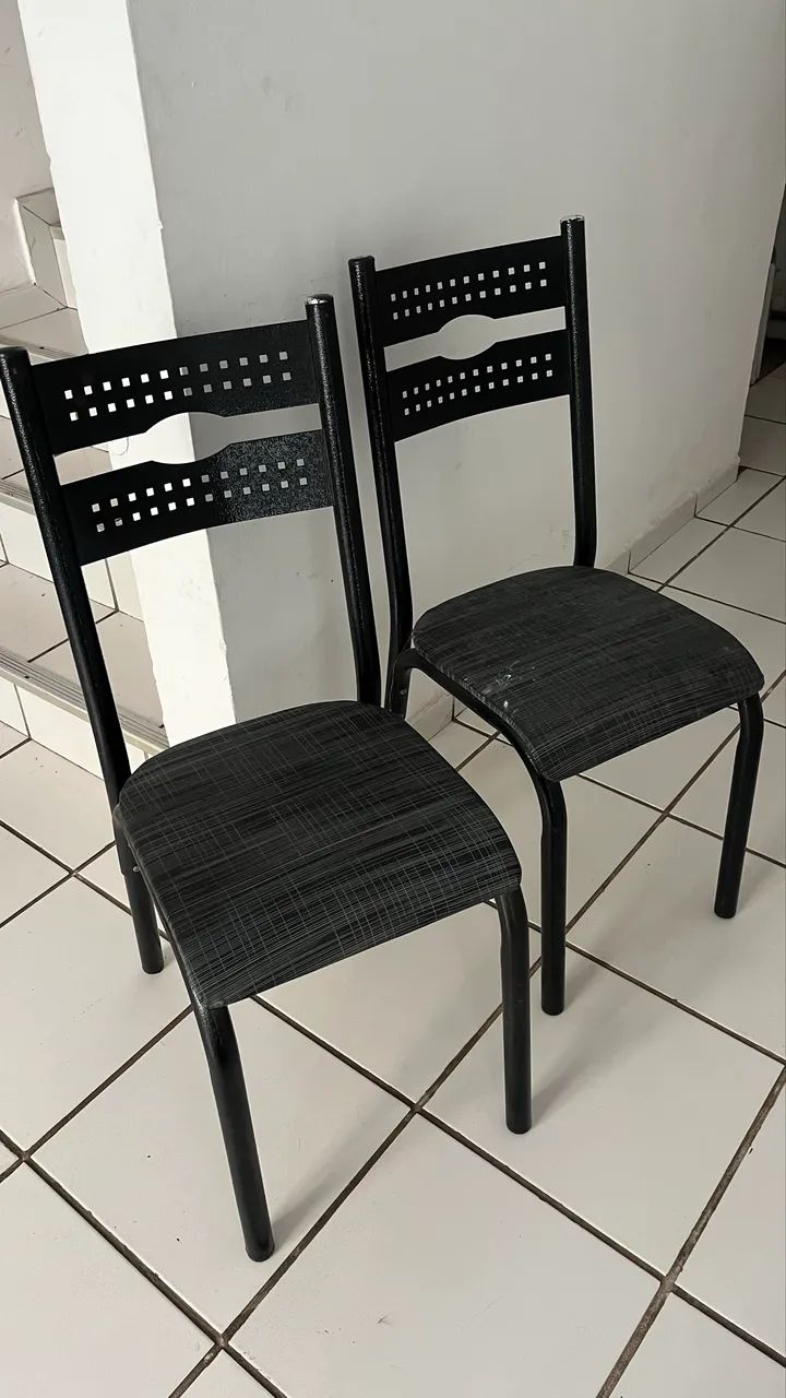 Cadeiras em metalon 